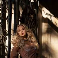 Masha Lund: A Fusion of Fame, Fashion, and Flawless Skin