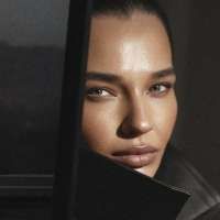 Everybody Wants to Be Seen. Karolina Geits Knows How to Be Remembered.
