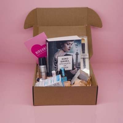 Първата GLAMOUR BEAUTY BOX е тук – и събира любими козметични попадения на стойност над 300 лева само за 64,99 лева!