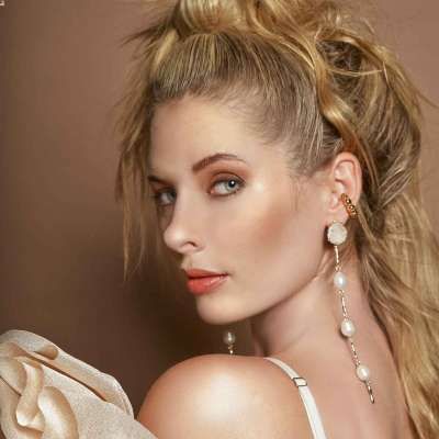 Омагьосваща елегантност с модела Emily Fay