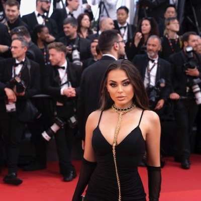 Американската актриса Жаклин Пиркъл зашеметява в Tom Ford на червения килим в Кан