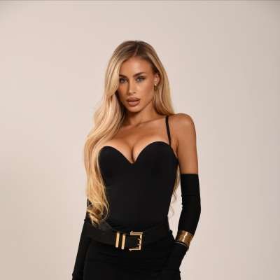 NICOLE SIMEONE: Не само международен модел и създател на дигитално съдържание